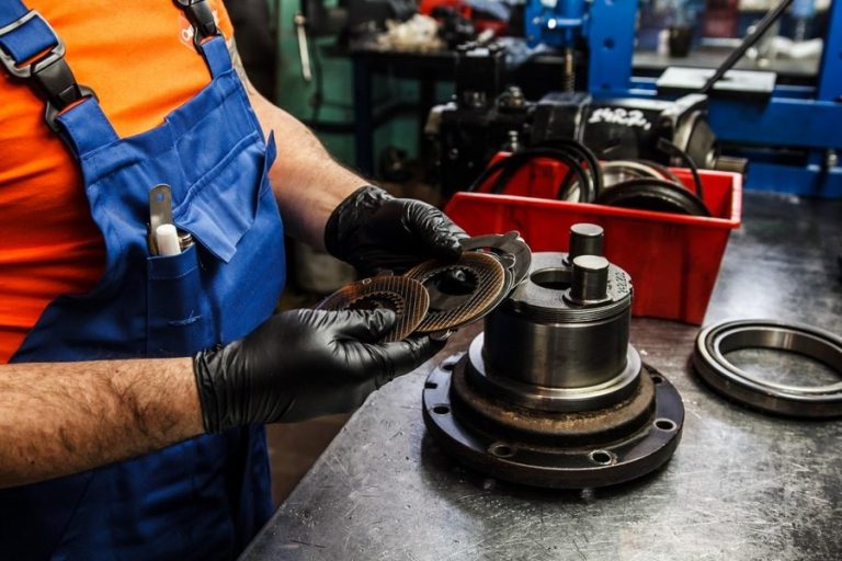 Uncovering the Hidden Signs Signs Your Hydraulic Pump in the UAE Needs